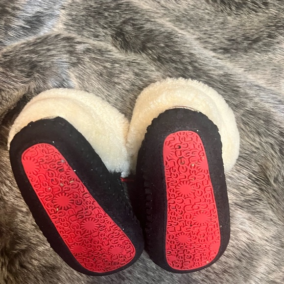 Baby UGGs size 4/5 SOLD - Picture 2 of 5